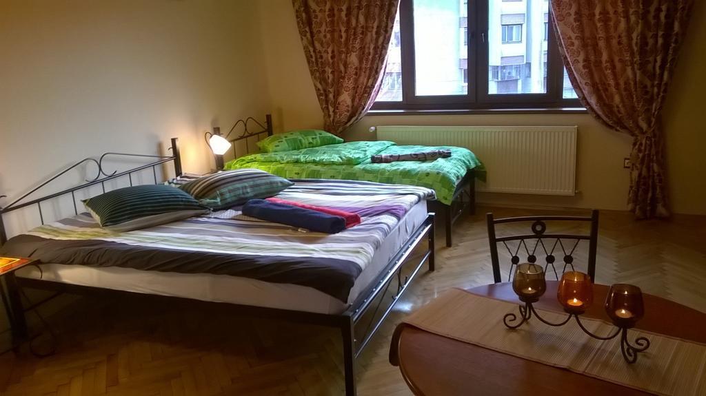 Mozart Apartments Kolozsvár Szoba fotó